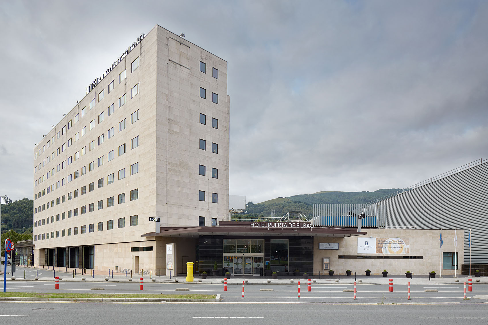 Hotel Puerta de Bilbao - Iñaki Caperochipi - Fotografía