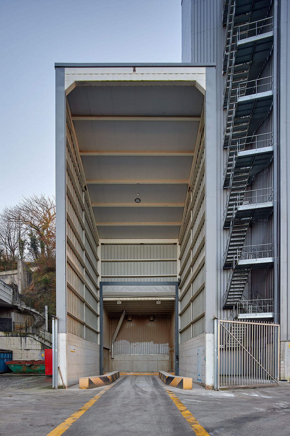 Fabrica de piensos Elmubas by Grupo Ormak - Iñaki Caperochipi - Fotografía